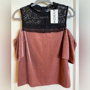 NWT Cold shoulder sleeves velour top with lace on the upper part .